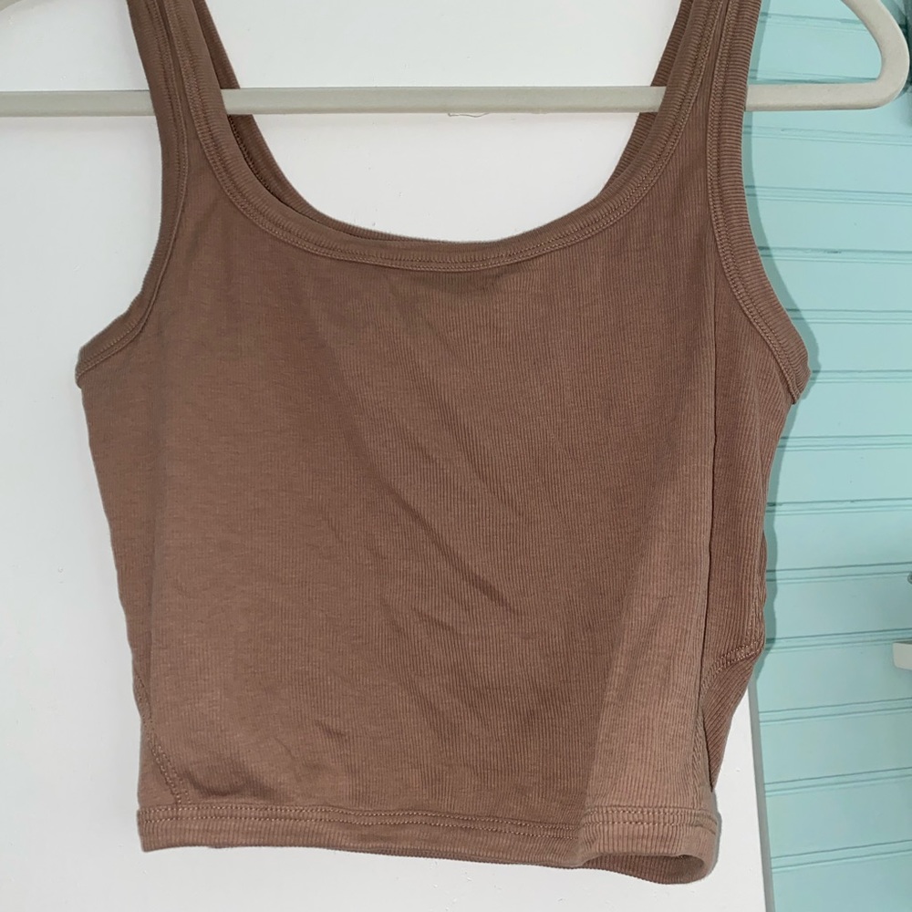 lululemon crop top.